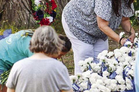 Memorial recognizes deceased Bandera classmates